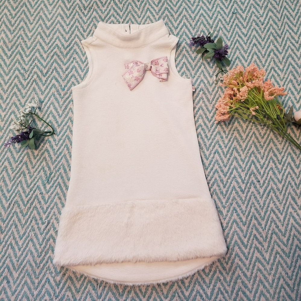 Mini dress, ideal for using with leggings
